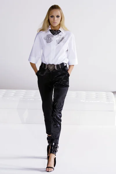 Look 16
